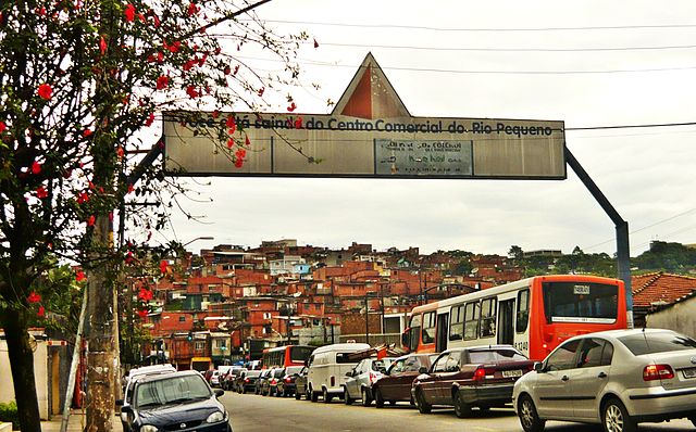 Limpa fossa no Rio Pequeno